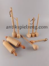 Puppenstube Konvolut Zubehör Holz Küche Geräte Nudelholz Klopfer Butterstampfer