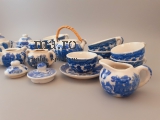 Konvolut Porzellan Puppengeschirr Spielzeug asiatisch blau königlich Kaffeeset