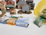 H0 Eisenbahnplatte Konvolut Häuser Zubehör Ikarus Bus DDR Gebäude Minol Tankstelle