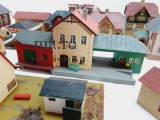 H0 Eisenbahnplatte Konvolut Häuser Zubehör Ikarus Bus DDR Gebäude Minol Tankstelle